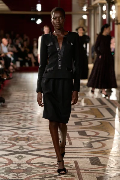 Look 29